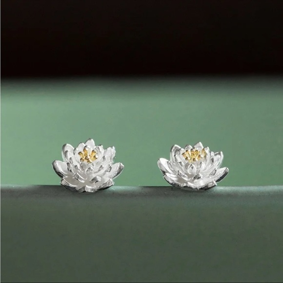 Minimalist Lotus Japanese Oriental Floral Plant 925 Sterling Silver Stud Earring - Picture 6 of 9